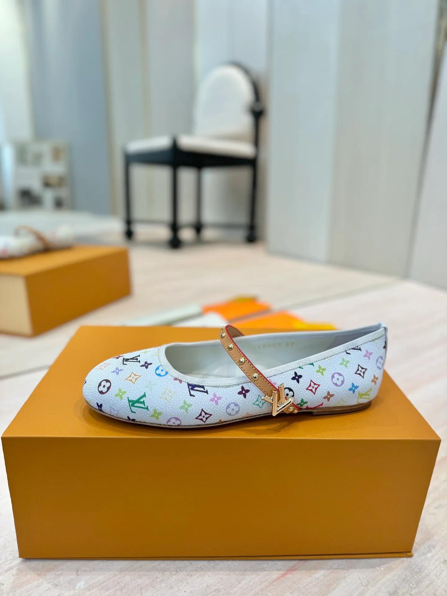 👟👟Ex-factory price 620👟👟 (top version) louis vuitton LV Louis Vuitton 25/Spring and Summer The latest Mary Jane shoes are simple and exquisite, full of high-end, showing elegance~ They look great on the feet and are full of summer shoes💯Awesome ✅Upper: 3D printed cowhide ✅Inner lining: Sheepskin lining, ✅Outsole: Genuine leather outsole imported from Italy ✅Size: 35-41 (40 to 41 customized, non-returnable) ✅Packaging: full set of packaging